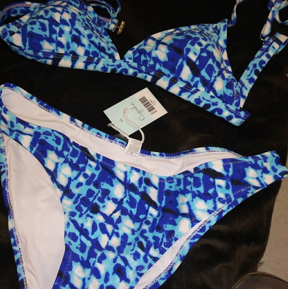 Bathing suits - Picture 3 of 3